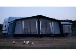 Isabella Caravanvoortent Commodore North 300 9 Isabella Caravanvoortent Commodore North 300 -Buitenkampeer Winkel 3 1 isabella caravanvoortent commodore north sfeer isacommonorth