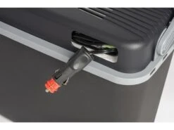 Autokoelbox - Arctic - 12 Volt - 12 Liter - Zwart/Grijs -Buitenkampeer Winkel 57 2 autokoelbox artic 12 volt 12 liter zwart grijs 6702862